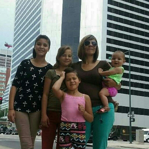 Meet your Posher, Sharon - Picture 2 of 4